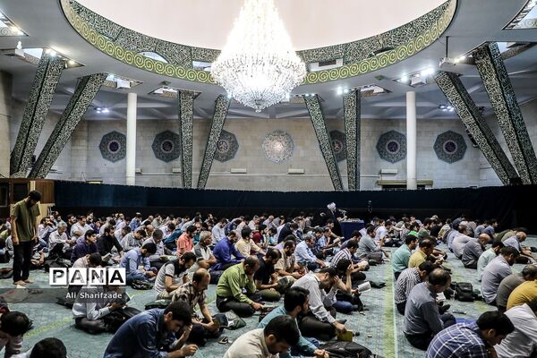مراسم پرفیض «دعای عرفه» در دانشگاه تهران
