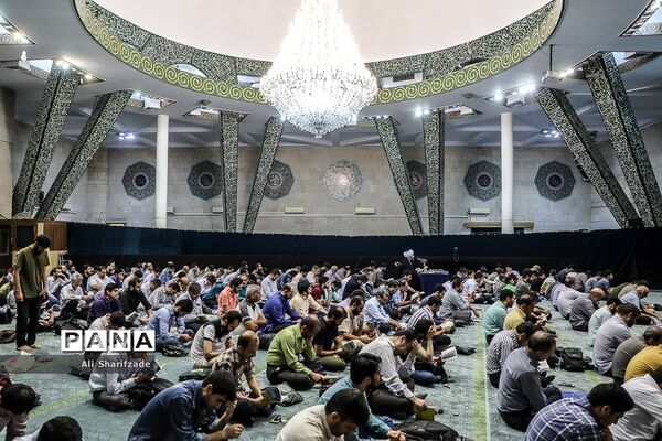 مراسم پرفیض «دعای عرفه» در دانشگاه تهران