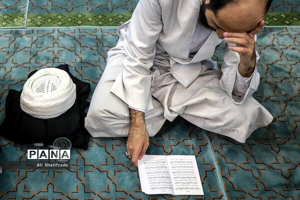 مراسم پرفیض «دعای عرفه» در دانشگاه تهران