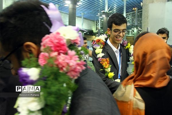 استقبال از مدال‌آوران سی و یکمین المپیادجهانی کامپیوتر