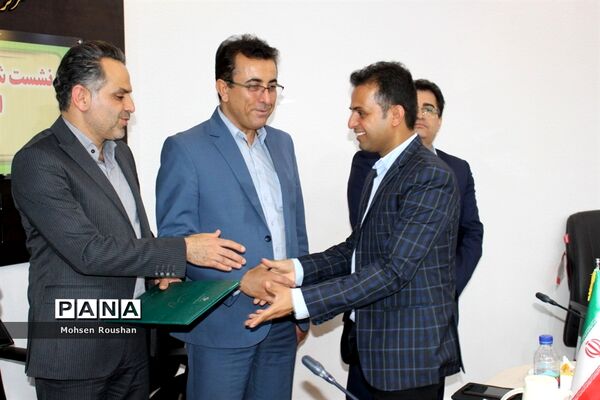 نشست شورای معاونان آموزش و پرورش استان بوشهر با خبرنگاران