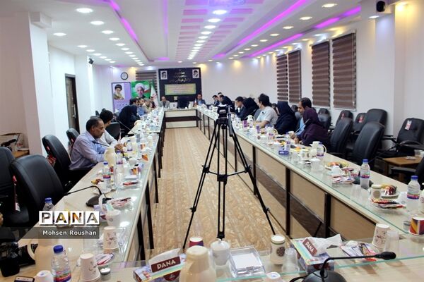 نشست شورای معاونان آموزش و پرورش استان بوشهر با خبرنگاران