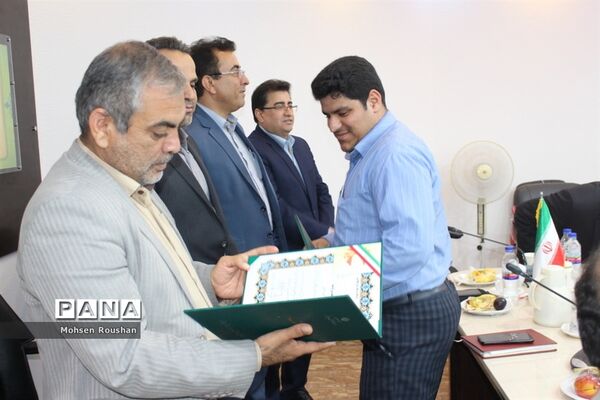 نشست شورای معاونان آموزش و پرورش استان بوشهر با خبرنگاران