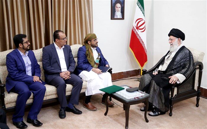رهبر معظم انقلاب: با قدرت در مقابل توطئه سعودیها و اماراتیها برای تجزیه یمن بایستید