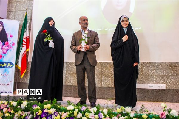 قدردانی رتبه چهارم کنکور ٩٨ از معلمان خود