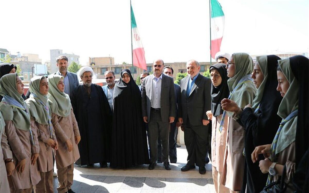 کاروان تجهیزات آموزشی طرح نگاه باحضور مسئولین استان قزوین برگزار شد