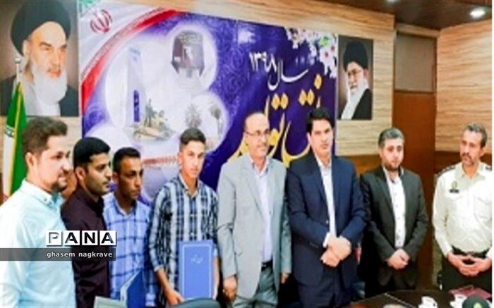 تقدیرازمقام آوران مسابقات علوم آزمایشگاهی درحمیدیه