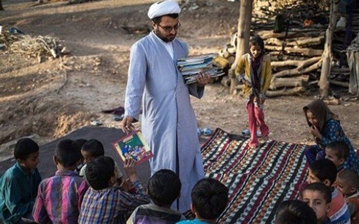 آذری‌نژاد: کتاب درسی  تفکرمحور شده است اما همه معلمان ما اینگونه نیستند