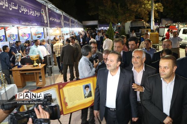 افتتاح نمایشگاه دستاوردهای دولت در شیراز