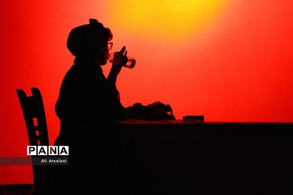 اجرای نمایش «از گوشۀ تبریز تا پرده های ترابزون»