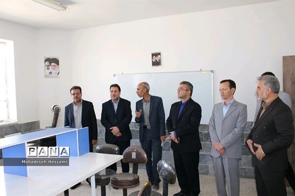 بازدید علیرضا کمرئی، معاون آموزش متوسطه وزارت آموزش و پرورش، از شهرستان درمیان