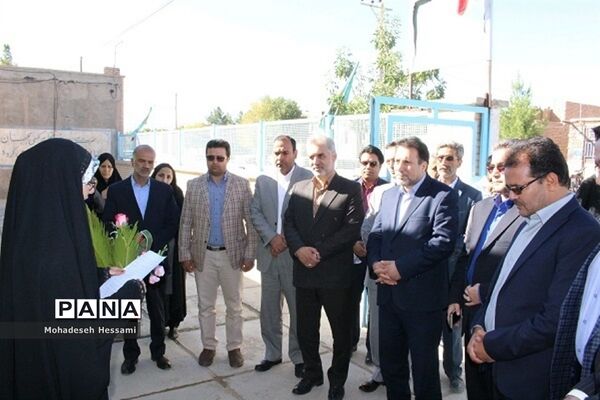 بازدید علیرضا کمرئی، معاون آموزش متوسطه وزارت آموزش و پرورش، از شهرستان درمیان