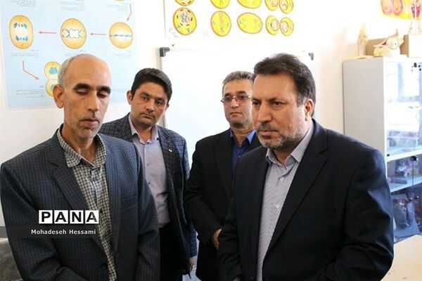 بازدید علیرضا کمرئی، معاون آموزش متوسطه وزارت آموزش و پرورش، از شهرستان درمیان