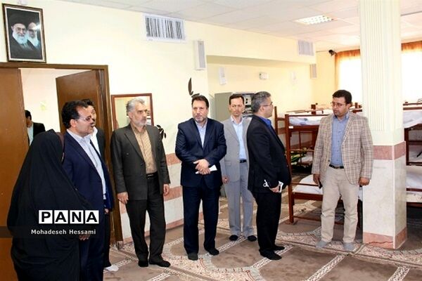 بازدید علیرضا کمرئی، معاون آموزش متوسطه وزارت آموزش و پرورش، از شهرستان درمیان
