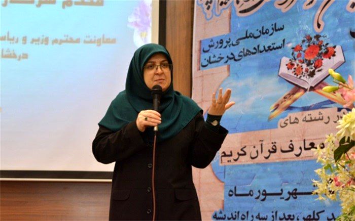 مهاجرانی: تعمیق در نگاه و اندیشه سبب کسب قدر و منزلت انسانی است