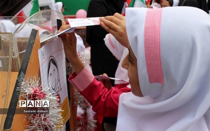 در جشن عاطفه ها "با رنگ مهر رویایی را بسازیم"