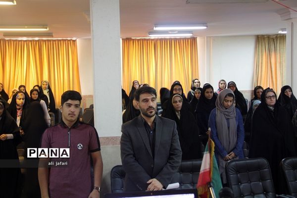 تقدیر ازدانش‌آموزان برترکارگاه مهارت‌های تفکرخلاق درشهرری