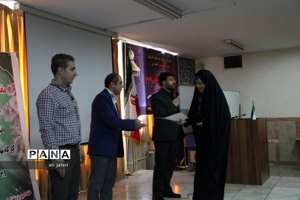 تقدیر ازدانش‌آموزان برترکارگاه مهارت‌های تفکرخلاق درشهرری