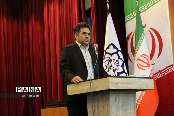 تجلیل از کارمندان و مدیران نمونه شهرستان‌ قائم‌شهر