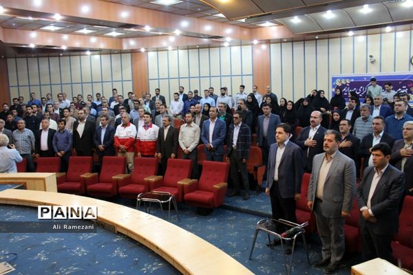 تجلیل از کارمندان و مدیران نمونه شهرستان‌ قائم‌شهر