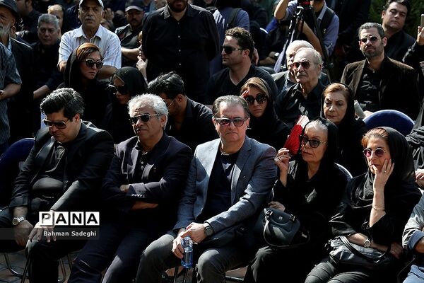 تشییع پیکر داریوش اسدزاده