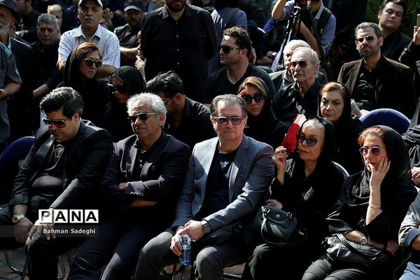 تشییع پیکر داریوش اسدزاده