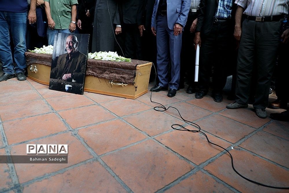 تشییع پیکر داریوش اسدزاده