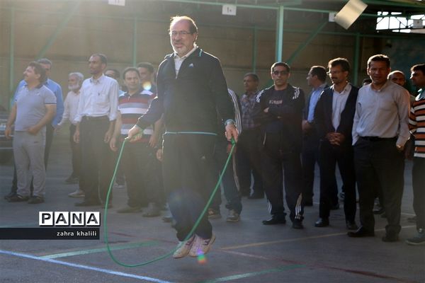 نرمش صبحگاهی و تجلیل از ۳ تن از چهره‌های جهانی و برتر ورزش دانش‌آموزی