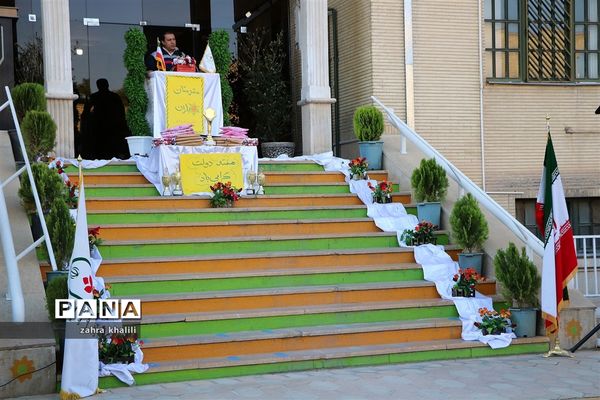 نرمش صبحگاهی و تجلیل از ۳ تن از چهره‌های جهانی و برتر ورزش دانش‌آموزی