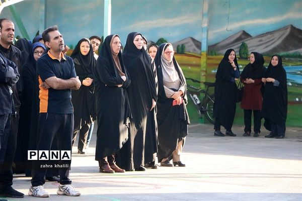 نرمش صبحگاهی و تجلیل از ۳ تن از چهره‌های جهانی و برتر ورزش دانش‌آموزی