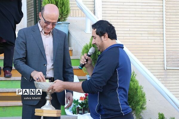 نرمش صبحگاهی و تجلیل از ۳ تن از چهره‌های جهانی و برتر ورزش دانش‌آموزی