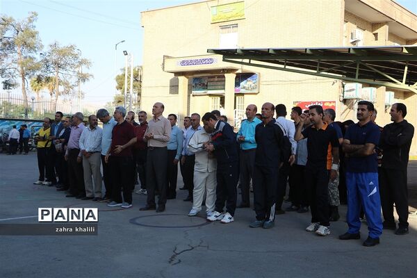نرمش صبحگاهی و تجلیل از ۳ تن از چهره‌های جهانی و برتر ورزش دانش‌آموزی