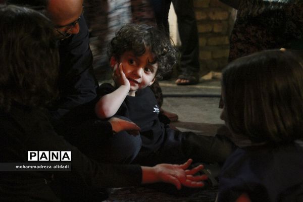 عزاداری مردم شیراز در سومین شب از ماه محرم