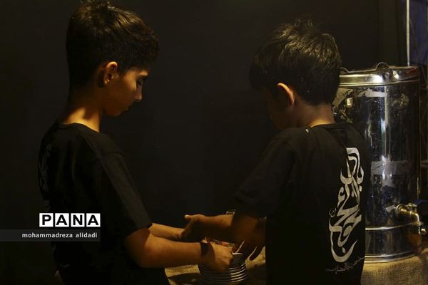 عزاداری مردم شیراز در سومین شب از ماه محرم