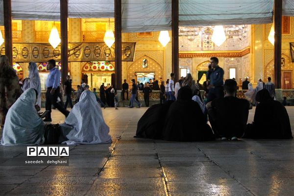 عزاداری مردم شیراز در جوار حرم مطهر حضرت احمدابن موسی (ع)