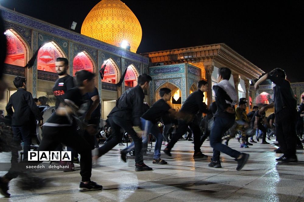 عزاداری مردم شیراز در جوار حرم مطهر حضرت احمدابن موسی (ع)