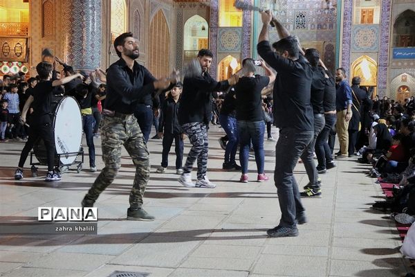 عزاداری مردم شیراز در جوار حرم مطهر حضرت احمدابن موسی (ع)