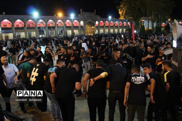 عزاداری مردم شیراز در جوار حرم مطهر حضرت احمدابن موسی (ع)