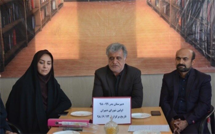 رئیس آموزش و پرورش پیربکران:معلمان در اجرای برنامه ها  یار و همراه مدیر مدرسه هستند