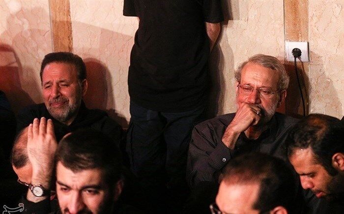تصویر/ لاریجانی و واعظی در هیأت ریحانه‌الحسین(ع)