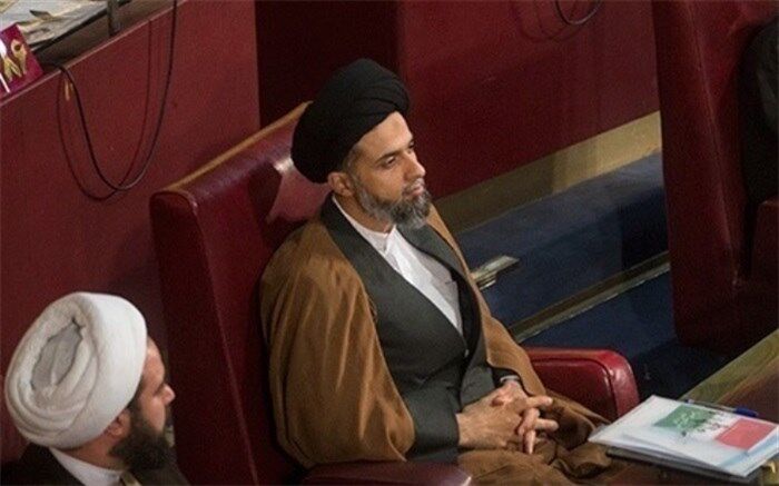 نمایند مردم قم در مجلس: صدرالساداتی در حال زندگی عادی است