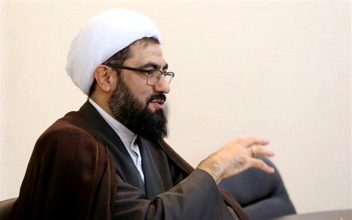 علاوه بر ریختن اشک بر مظلومیت حسین (ع) باید فلسفه قیام او را شناخت