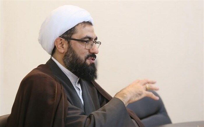 علاوه بر ریختن اشک بر مظلومیت حسین (ع) باید فلسفه قیام او را شناخت