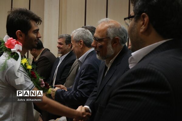 مراسم تقدیر از برگزیدگان کنکور98 شهر تهران