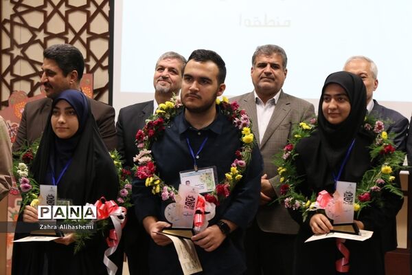 مراسم تقدیر از برگزیدگان کنکور98 شهر تهران