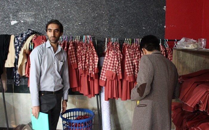بازدید کارشناسان صنعت و معدن  و سازمان دانش آموزی کهگیلویه و بویراحمد از تولیدی های پوشاک مدارس