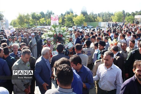 آیین غبار روبی مزار شهدا  به‌مناسبت گرامیداشت هفته دولت در ارومیه