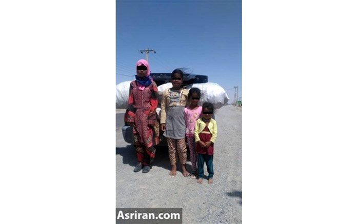 فروش ماهی مرده رود خشک شده هیرمند برای کسب درآمد