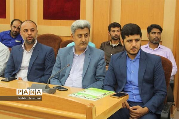تجلیل از کارمندان نمونه ادارات شهرستان دشتستان