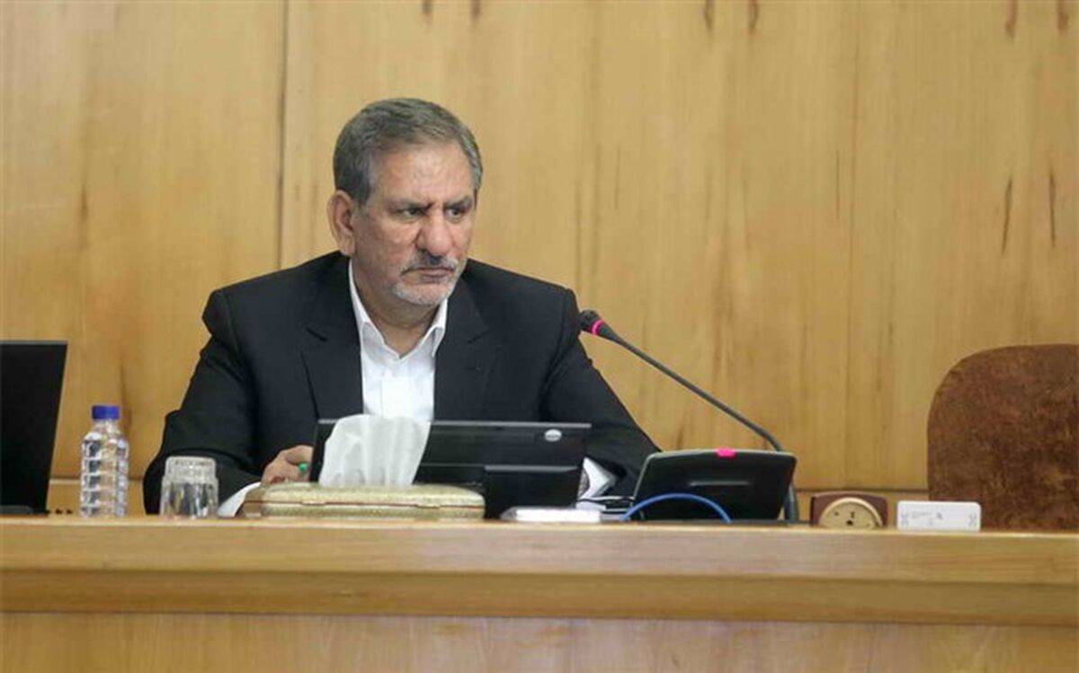 جهانگیری: هر کس دل تولیدکنندگان کشور را خالی کند به جبهه آمریکا کمک کرده است